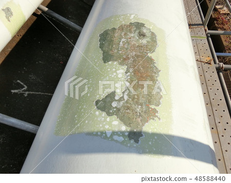 Bleaching phenomenon after coating with rust primer 48588440