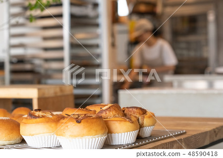 Baker Baker 48590418