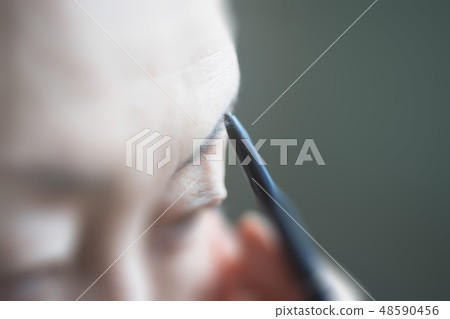 女人的化妝 女人的化妝 48590456
