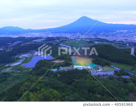 富士在日落〜無人機的航拍照片（岩本山公園/靜岡縣富士市Iwoomi Noriaki樹） 48591968