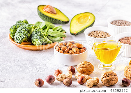 Vegan sources of omega 3 and unsaturated fats. 48592352