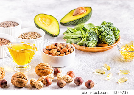 Vegan sources of omega 3 and unsaturated fats. 48592353