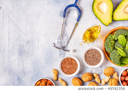 Vegan sources of omega 3 and unsaturated fats. Vegan sources of omega 3 and unsaturated fats. 48592356