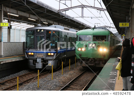 Ogi-mezu車站的117系列和521系列 Ogi-mezu車站的117系列和521系列 48592478