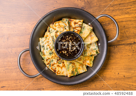 Chijimi韓國美食亞洲大阪燒jijim和鐵鍋韓國食品 Chijimi韓國美食亞洲大阪燒jijim和鐵鍋韓國食品 48592488