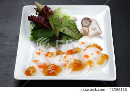 Octopus carpaccio 48596188
