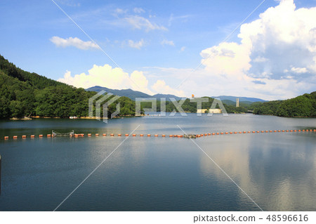 然而，森林自然公園在21世紀公民的森林的北山大壩湖周圍散佈 48596616
