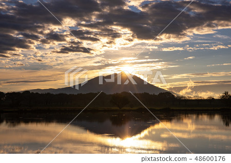 Mt. Tsukuba of Dawn 48600176