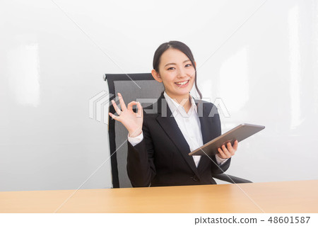 Business woman 20's tablet Business woman 20's tablet 48601587