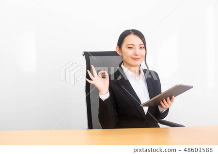 Business woman 20's tablet Business woman 20's tablet 48601588