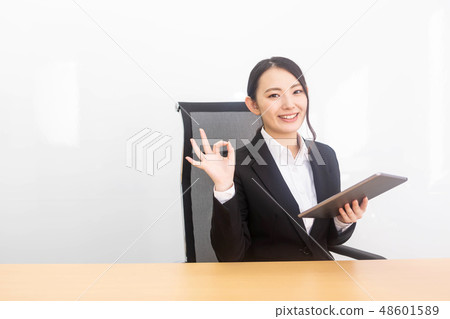 Business woman 20's tablet Business woman 20's tablet 48601589