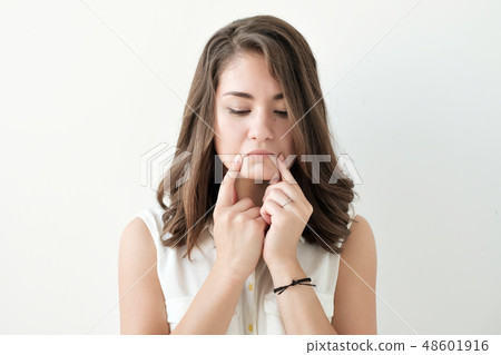closeup emotional portrait sad caucasian girl closeup emotional portrait sad caucasian girl 48601916