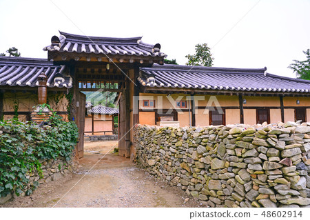 在傳統民俗村的正門前的風景 48602914
