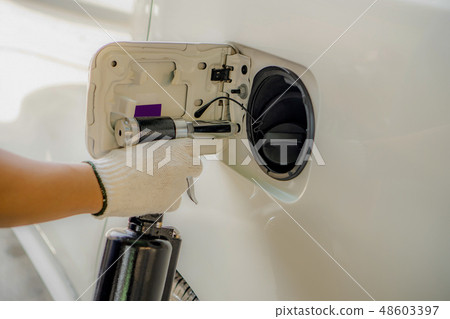 pneumatic rivet gun installs on a body car pneumatic rivet gun installs on a body car 48603397