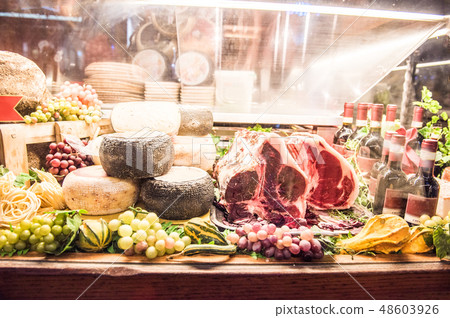 在佛羅倫薩的Ristorante商店展示 48603926