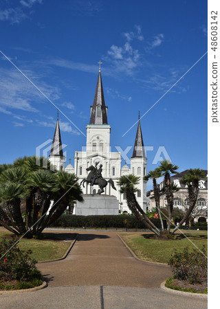 Panorama of Jackson Square on a sunny day 48608142
