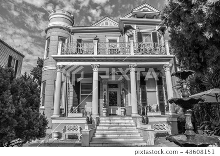 Typical houses in the French quarter of NOLA 48608151