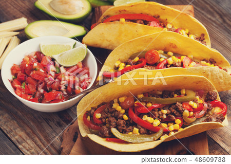 Mexican tacos with marbled beef and vegetables. 48609788