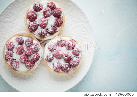 Delicious lemon and raspberry tartlets. Delicious lemon and raspberry tartlets. 48609809