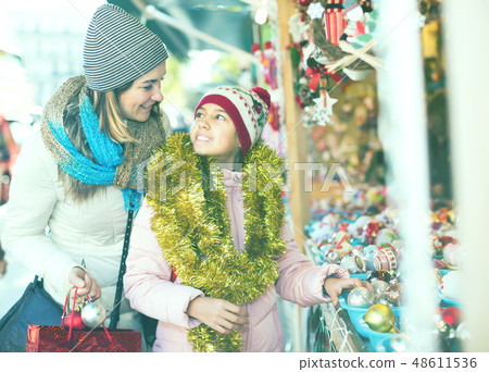 mother with little daughter buying decorations for Xmas mother with little daughter buying decorations for Xmas 48611536