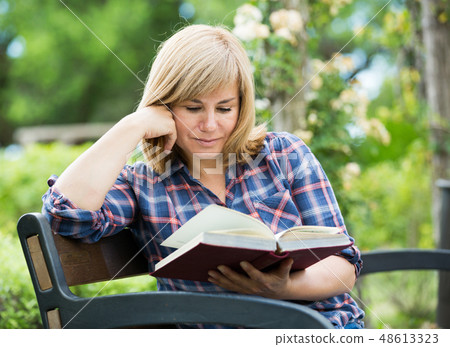 woman book bench woman book bench 48613323