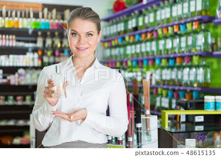 Saleswoman offering perfume 48615135