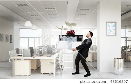 Businessman hold gift box 48616297