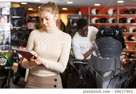 Positive seller holding advertising brochure 48617465