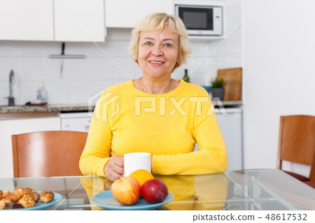 Mature woman with plate of fruits 48617532