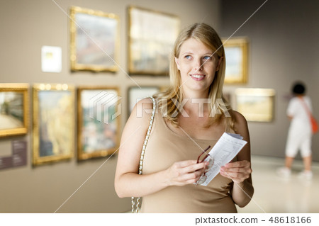 Woman with glasses visiting museum of arts Woman with glasses visiting museum of arts 48618166
