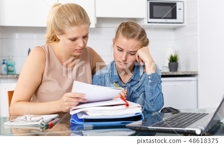 Woman supporting morally her daughter Woman supporting morally her daughter 48618375