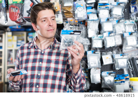 Male choosing electrical installation products Male choosing electrical installation products 48618915