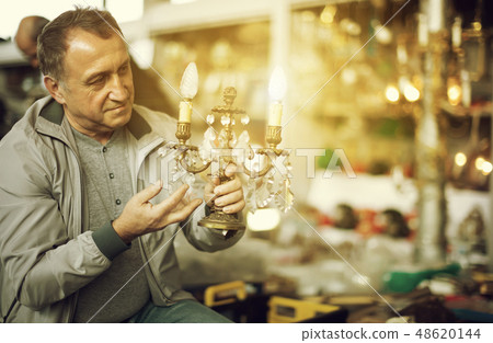 Active middle aged man buying retro handicrafts 48620144
