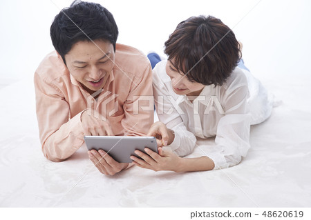 一對夫婦結婚的大家庭 48620619