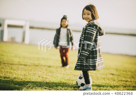 Children play park 48622368