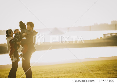 Parent and child park playing 48622400