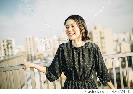女人屋頂肖像 女人屋頂肖像 48622468