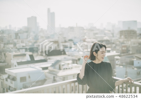 Woman rooftop portrait 48622534