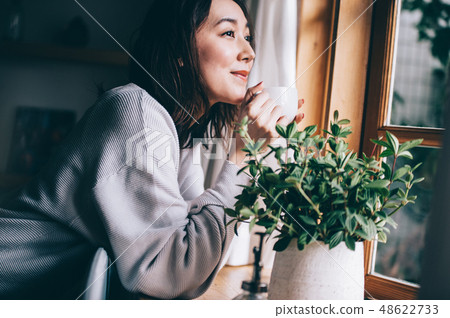 Women's lifestyle tea time 48622733