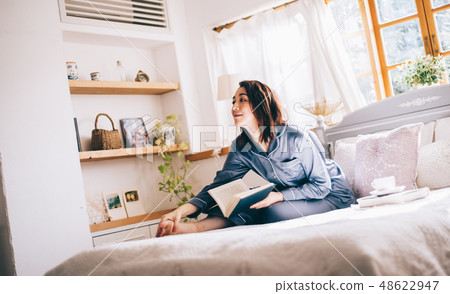 Female Lifestyle Reading 48622947