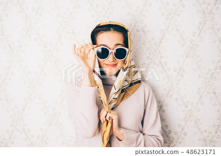 Female Portrait Fashion 48623171