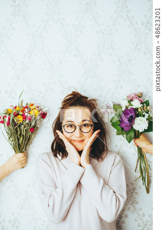 Female portrait bouquet 48623201