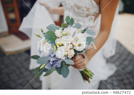 bride with groom 48627472