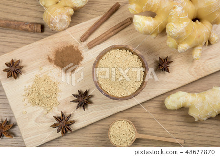 薑粉，姜，肉桂和八角形香料圖像 48627870