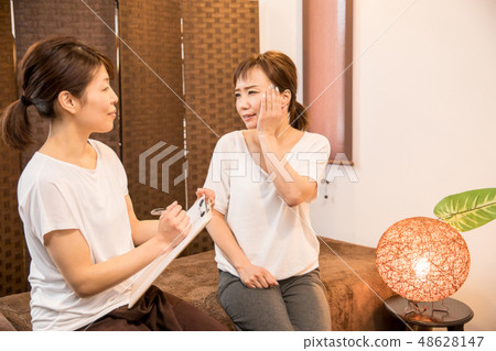 A woman undergoing counseling 48628147