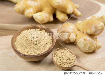 生薑粉和生薑 48628557