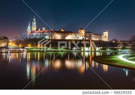 Wawel hill with royal castle at night. Krakow 48629383
