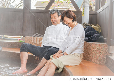A couple traveling - Kawazu Sakura sightseeing husband and wife in a hot footbath 48630285