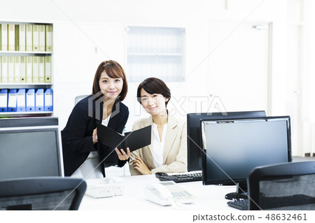 營業所女商人個人計算機 48632461