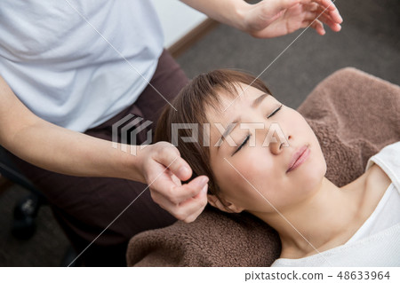 Women who receive massage (osteoporosis) 48633964